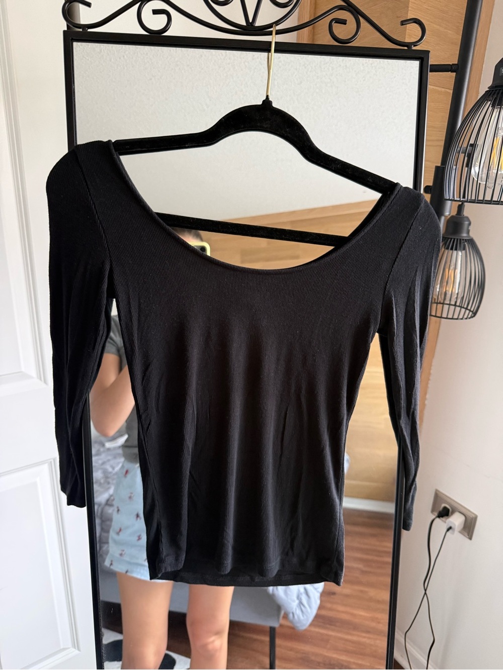 Black Women's Scoop Neck Long Sleeve Top
